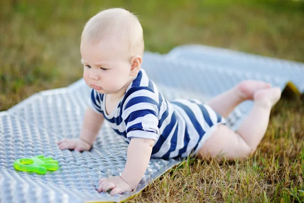 Outdoors portrait of baby — Stock Photo, Image