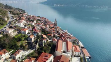 Karadağ 'ın ünlü antik kenti Perast' ın hava batımı görüntüsü