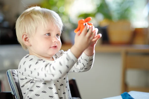 Toddler playing with play dough — Stock Photo, Image