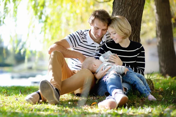 Conceito de paternidade feliz — Fotografia de Stock
