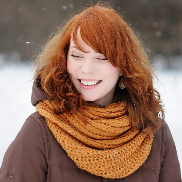 Young woman in winter — Stock Photo, Image