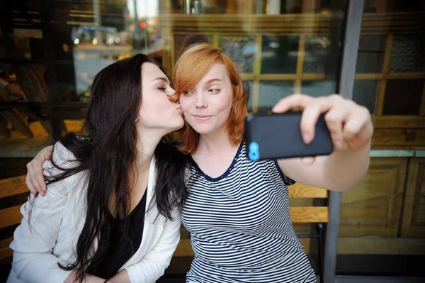 Two young girls making selfie — Stock Photo, Image