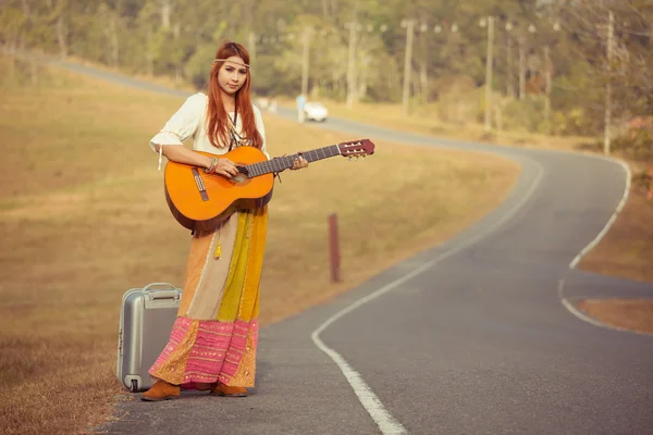 Hippie woman playing music and dancing — Stock Photo, Image