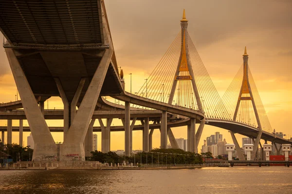 Puente del crepúsculo —  Fotos de Stock