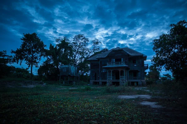 Övergivna gamla hus — Stockfoto