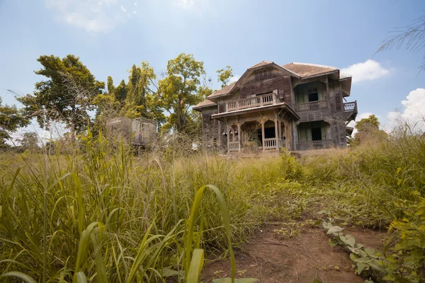 Відмовилися від старого будинку — стокове фото