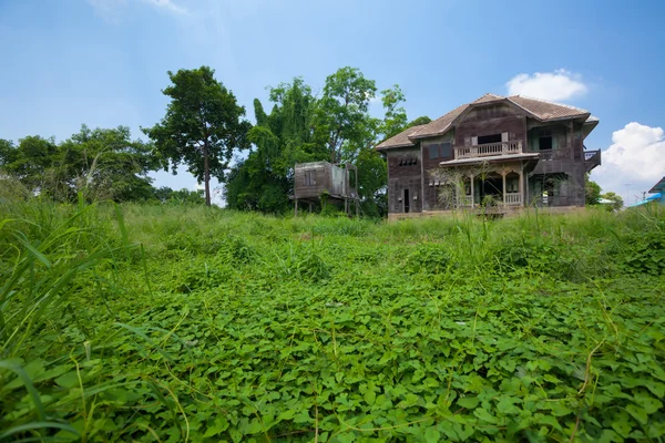 Casa vieja abandonada — Foto de Stock