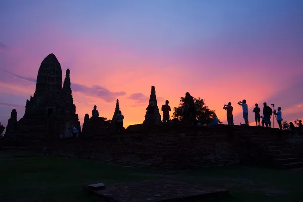 Turisti che scattano foto tempio — Foto Stock