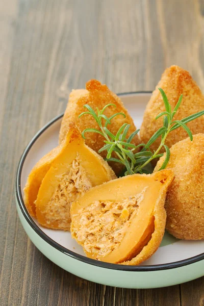 Plato típico portugués coxinhas de frango — Foto de Stock