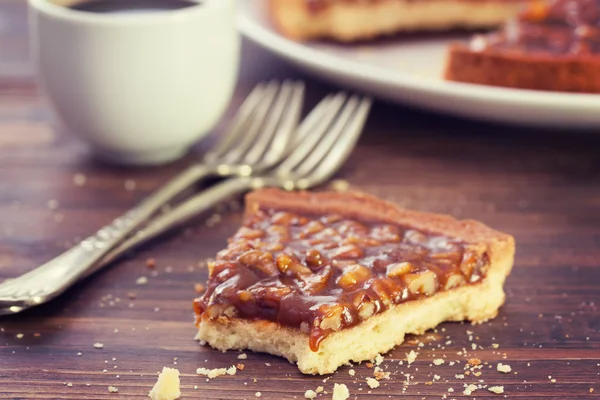 Tart with nuts and caramel — Stock Photo, Image