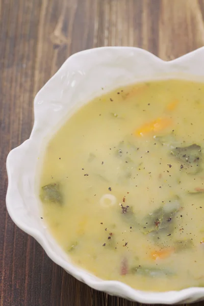 Sup sayuran dalam mangkuk putih — Stok Foto