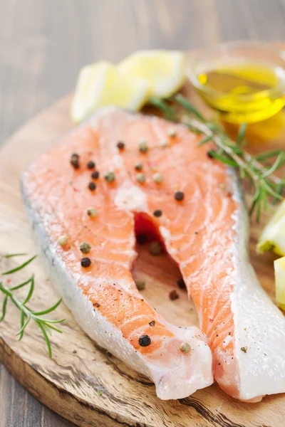 Fresh salmon with lemon — Stock Photo, Image