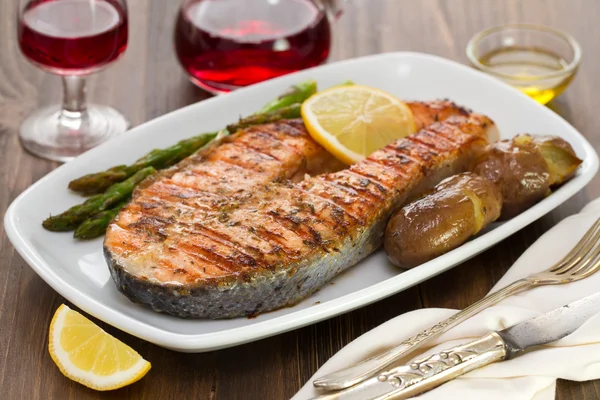 Limon ve sebze ızgara somon