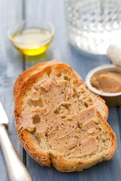 Brot mit Fischpastete — Stockfoto