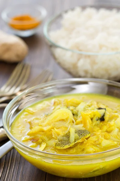 Baccalà al curry in ciotola e riso bollito — Foto Stock