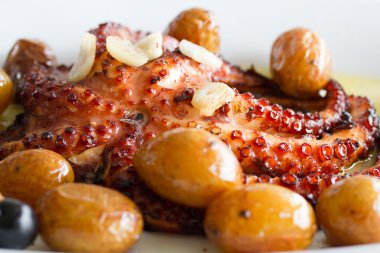 geleneksel Portekiz yemeği ahtapot patates
