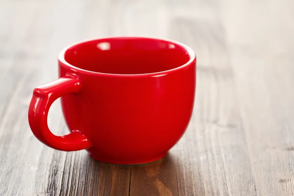 Leere rote Keramiktasse — Stockfoto