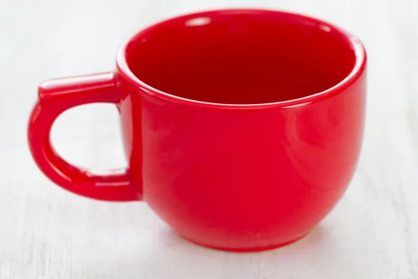 Leere rote Keramiktasse — Stockfoto