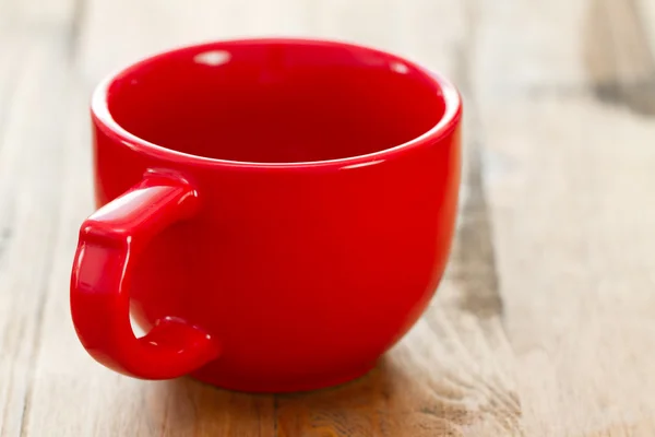 Copo de cerâmica vermelho vazio — Fotografia de Stock