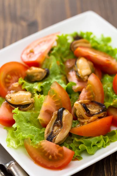 Seafood salad with tomato — Stock Photo, Image