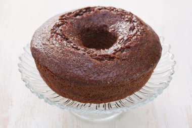 Çikolatalı kek yemek üzerine