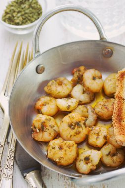 ekmek ile kızarmış karides 