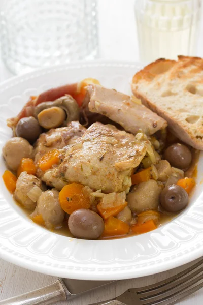 Rabbit stew with mushrooms and carrot on white dish — Stock Photo, Image