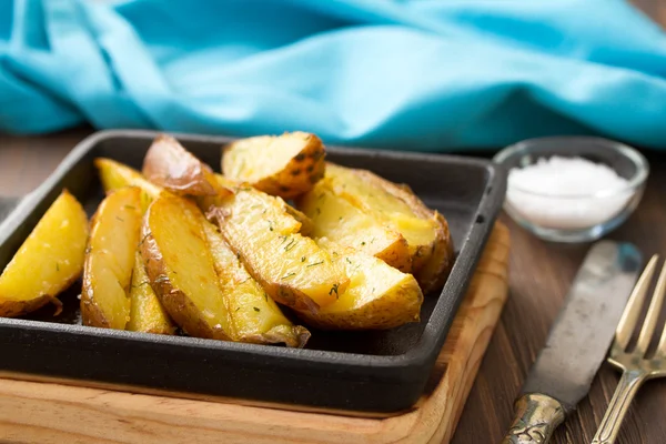 Fried potato on black frying pan — Stock Photo, Image