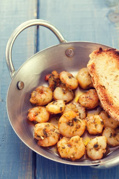 Fried shrimps with bread — Stock Photo, Image