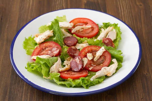 Fresh salad with chicken and chourico — Stock Photo, Image