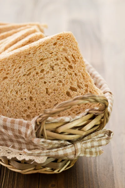 Chleb w koszyku — Zdjęcie stockowe