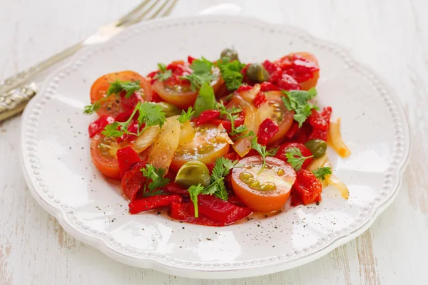 Sallad med tomat, röd paprika — Stockfoto