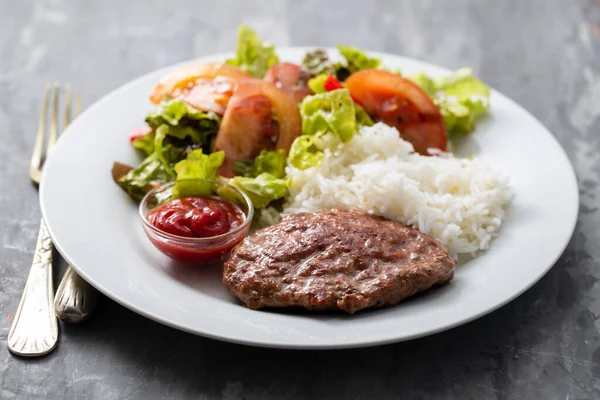 Carne Moída Frita Com Molho Tomate Arroz Fervido Prato — Fotografia de Stock