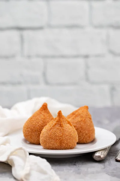 Typiska Oirtuguese Maträtt Coxinhas Frango Vit Platta — Stockfoto