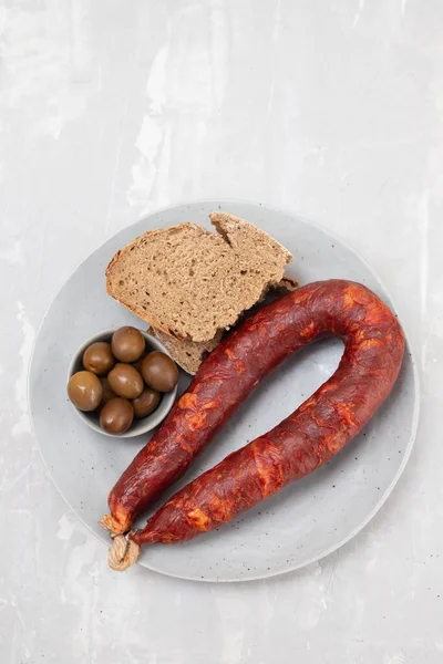 Chourico Saucisse Fumée Portugaise Typique Avec Des Olives Pain Dans — Photo