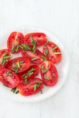 plaka yeşil soğan domates