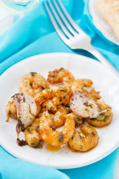 Fried shrimps with garlic — Stock Photo, Image