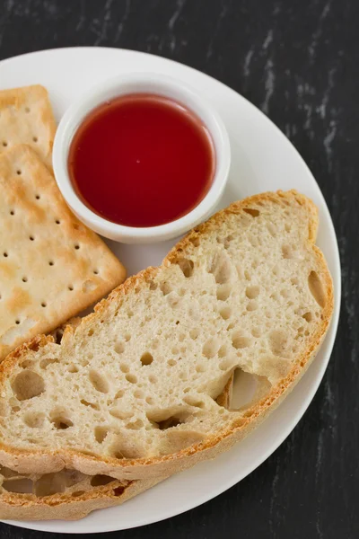 Bröd med jordgubbssylt — Stockfoto