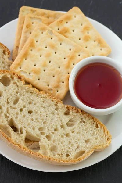 Bröd med jordgubbssylt — Stockfoto