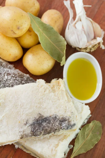 Salted cod fish with potato, oil and garlic — Stock Photo, Image