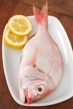 Limonlu çiğ balık