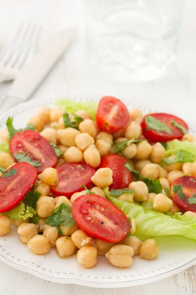 Ensalada con garbanzo — Foto de Stock