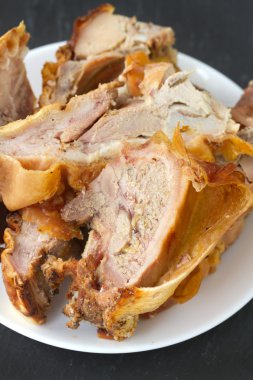 domuz etinin beyaz tabak