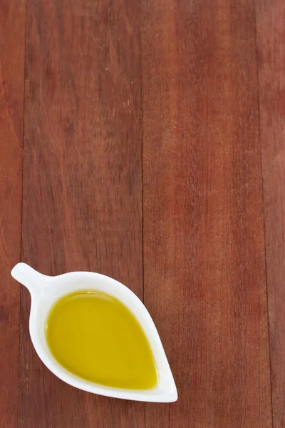 Olive oil in bowl — Stock Photo, Image