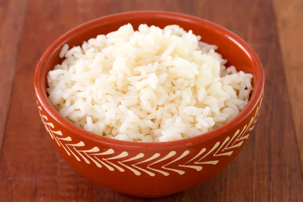 Boiled rice in brown ceramic bowl — Stock Photo, Image