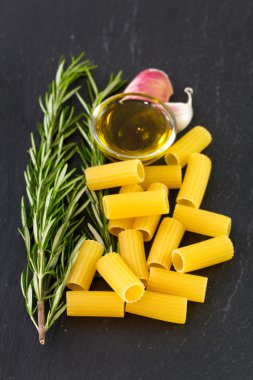 Rosemary ile makarna