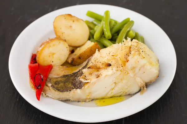 Fish with vegetables on plate — Stock Photo, Image