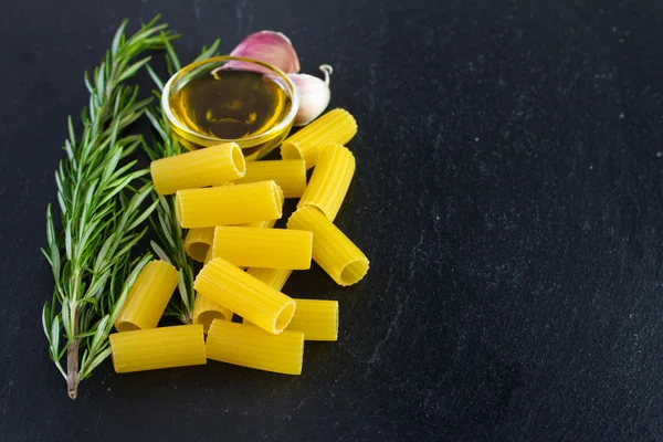 Pasta with rosemary and garlic — Stock Photo, Image