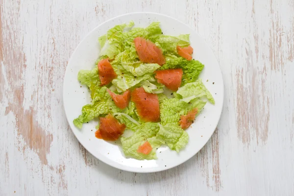 Lettuce with smoked salmon — Stock Photo, Image