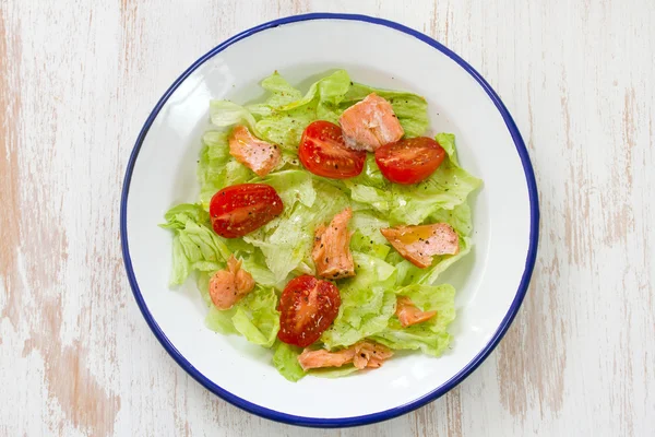 Salad with smoked salmon — Stock Photo, Image